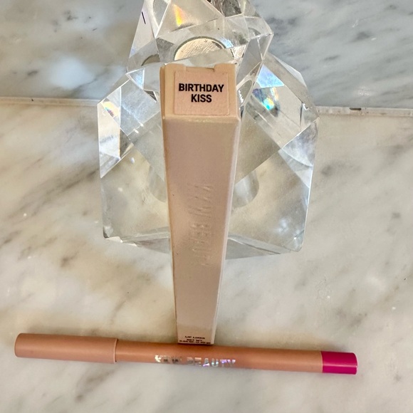 2/$12 * New KKW Birthday Kiss Lip Liner - Picture 4 of 5